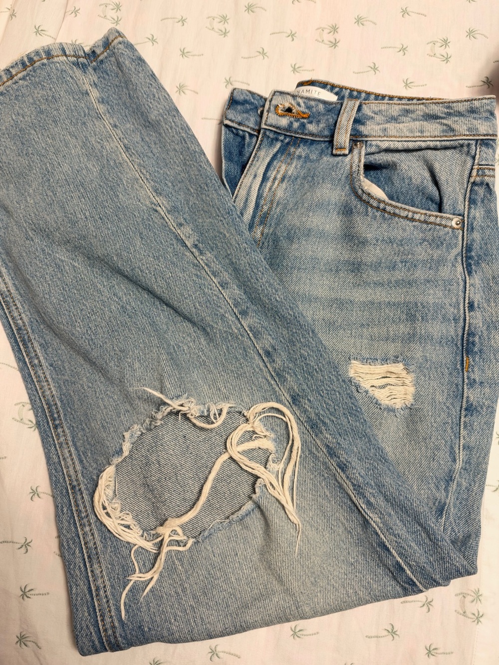 Dynamite Claudia Ripped Mom Jean - Picture 2 of 2